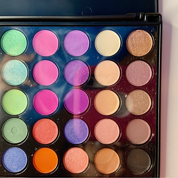 40 Color “All Your Eyes” Makeup Set Eyeshadow Palette Mascara Brush Eyeliner NEW - Picture 15 of 16